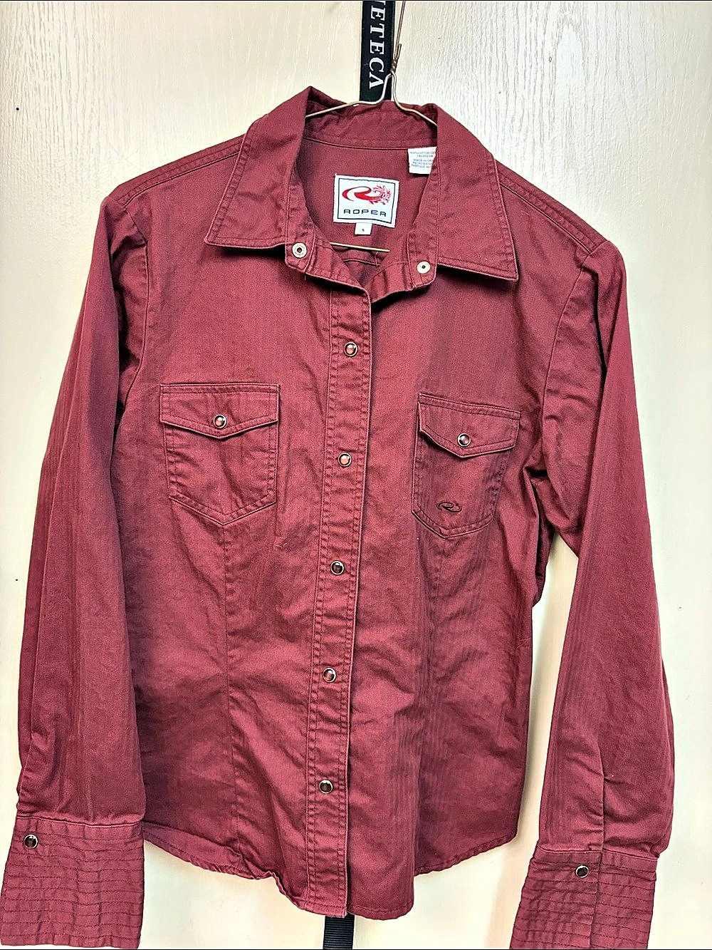 Roper Women’s Small Long Sleeve Burgandy Pearl Snap Shirt